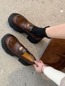 รองเท้าส้นสูงแบบสวมหัวลึกสำหรับผู้หญิง 2024 ฤดูใบไม้ผลิและฤดูใบไม้ร่วง รองเท้าหัวกลมแบบสวมหัวลึกหนังแท้ รองเท้าแฟชั่นส้นหนาแบบย้อนยุคสำหรับผู้หญิง