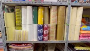 Băng keo trong văn phòng ( cây 10 cuộn bản rộng 1.8cm dài 18yar )