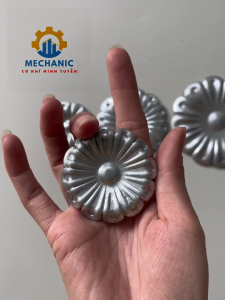 hoa cúc 5p- 6p- 9p - 12p hoa tôn sắt dập hoa sắt trang trí phụ kiện mỹ thuật