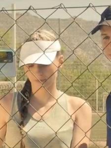 ขาตั้งโทรศัพท์แบบแขวนขนาดเล็กพกพาได้ เหมาะสำหรับคอนเสิร์ต เทนนิส บาสเก็ตบอล เบสบอล บันทึกวิดีโอ ที่วางโทรศัพท์มือถือ