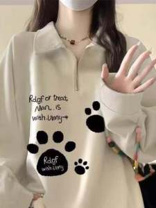 เสื้อสเวตเตอร์คอโปโลพิมพ์ลายตัวอักษรสำหรับผู้หญิง แขนยาว ปกติ ฤดูใบไม้ร่วง 2024 เสื้อผ้าทำงานสไตล์เกาหลี คอกลม ปกติ