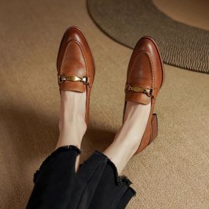 Pointed Toe Leather Loafers Womens Spring Autumn New Style French Retro Metal Buckle Thick Heel Comfortable Shoes for Daily Wear