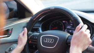 Bọc Vô Lăng Ô Tô Cao Cấp Có Logo Theo Hãng Xe - Bọc Vô Lăng Carbon Chống Trơn Chống Trượt Bền Bỉ Và Bám Chắc Tay Lái