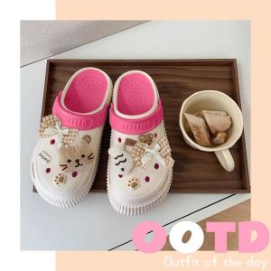 LKfashion จัดส่งเร็ว รองเท้าแตะหัวโตแฟชั่นพื้นนิ่มใส่สบาย มีให้เลือกหลากหลายสี สามารถใส่แมสได้หลายโอกาส สวมใส่ใช้งานง่ายห้ามพลาด