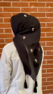 Hijab Segiempat Bordir Sulam Motif Bunga Tabur Tassel // Jilbab Segiempat Bella Square Premium Bordir