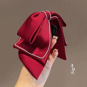 คลิปย้ำผมรูปผีเสื้อผ้าซาตินสไตล์เกาหลีพร้อมประดับเพชรประดับผมที่หัวหลังที่สวยงามและหรูหรา