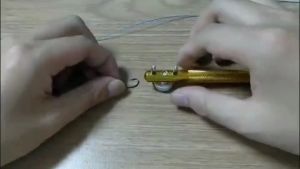 ALAT BANTU PENGIKAT SENAR PADA MATA KAIL