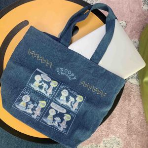 กระเป๋าสะพายไหล่ลายการ์ตูนสุนัข Snoopy ปักลายเดนิม สไตล์ญี่ปุ่น น่ารัก กระเป๋าถือขนาดใหญ่สำหรับใส่ของประจำวัน