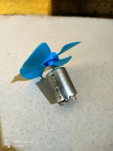 dinamo layangan ukuran kecil 3.-8volt plus kipas 5.6cm