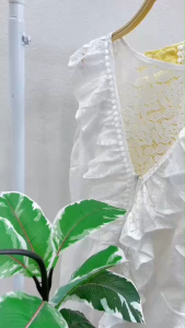 เดรส ลูกไม้คอวีซิปอก  TT9161