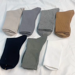 CEEKEY ถุงเท้าสำหรับผู้ชาย ถุงเท้าขนาดกลางสำหรับฤดูใบไม้ผลิและฤดูใบไม้ร่วง ถุงเท้ากีฬาสำหรับผู้ชายฤดูใบไม้ร่วงและฤดูหนาว ถุงเท้าผ้าฝ้ายสีทึบ ถุงเท้ายาวสำหรับผู้ชาย