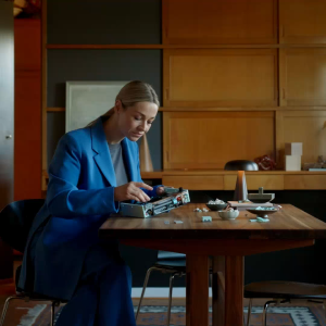 LEGO Icons 10334 Retro Radio (906 Pieces)