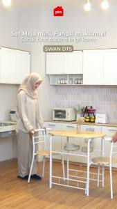 PIRA - SWAN DTS Set Meja Makan dengan 2 Set Kursi