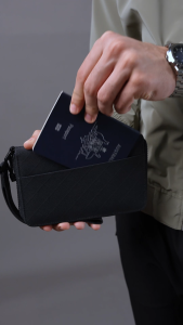 Alpaka Zip Passport Wallet – Ví Hộ Chiếu Du Lịch Khóa Kéo YKK Bảo Mật Lớp Lót Chống RFID & Chất Liệu Siêu Bền
