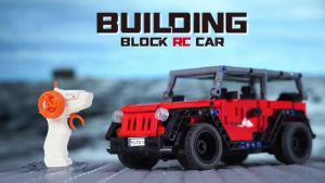 2.4G RC รถสปอร์ตเย็นบล็อก ตัวต่อ รถบังคับดีครับ RC สีแดงปิดถนนรถควบคุมระยะไกลของเล่นประกอบของขวัญวันเกิดสำหรับเด็ก