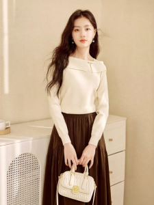 XIANGYING | Womens Off-white One-shoulder Turn-down Collar Knit Sweater