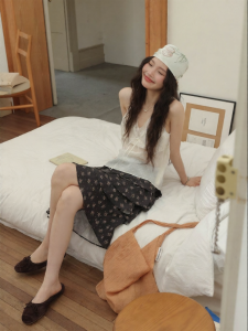 Mixd | Chân Váy Lớp Hoa Ren Đen Cao Waisted Flattering