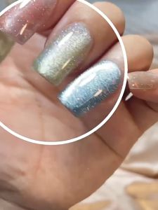 Crushed Ice Light Bulb Crystal Cats Eye Gel Nail Art Ice Transparent Aurora Nail Polish Gel 碎冰冰小灯泡晶石猫眼胶美甲冰透极光爆闪指甲油胶