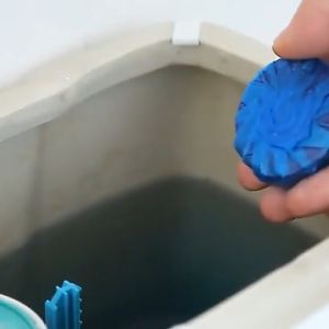 น้ำยาดับกลิ่นชักโครก ก้อนฟ้า น้ำสีฟ้า ระงับกลิ่น ดับกลิ่น น้ำยาดับกลิ่นชักโครก ก้อนดับกลิ่นชักโครก