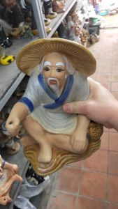 Tượng gốm ông lão câu cá