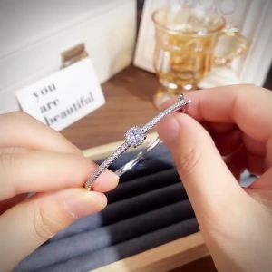 Huitan Tối Giản Lắc Tay Cho Nữ Đính Đá Cubic Zirconia Lấp Lánh Hợp Thời Trang Cổ Tay Phụ Kiện Thời Trang Cưới Trang Sức