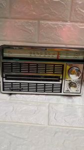 INTERNASIONAL F-4250 FM AM SW PORTABLE RADIO