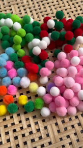 Pom Pom II Hạt bông mix màu II Phụ liệu mầm non II Phụ liệu trang trí Noel làm đồ thủ công chất liệu an toàn cho trẻ