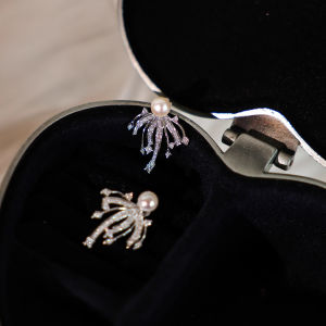 Sparkling Pearl Earrings Womens New 2025 Fashion High-End Sensation Ear Jewelry Lightweight Luxury Versatile Ear Decorations