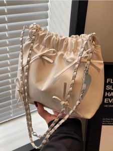 Fashionable 2024 New Womens Shoulder Bag with Butterfly Knot Chain Crossbody Ssatel Magnetic Buckle Soft Surface Bucket Shape