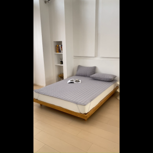 Waterproof Bed Cover With Fixed Straps Thicken Mattress Cover Quilted Mattress Topper Breathable Mattress Protector
