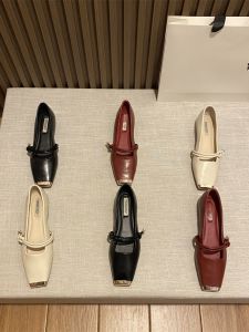 รองเท้าส้นเตี้ยแบบสวมสบายสไตล์ฝรั่งเศสสำหรับผู้หญิง ฤดูใบไม้ผลิและฤดูร้อน รองเท้าหนังนิ่มแบบสวมสบาย ส้นสูงนุ่ม ส้นแบน หัวเหลี่ยม รองเท้าแฟชั่นสำหรับผู้หญิง