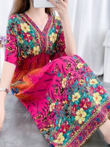 ชุดเดรสคอวีลายดอกไม้สไตล์ชาติพันธุ์ไทย กระโปรงทรงเอแขนสั้น ผ้าโพลีเอสเตอร์ ชุดทำงานฤดูร้อน ชุดเดรสยาวคลุมเข่า