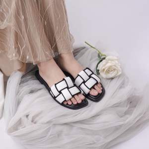 SANDAL LAPEPA NOVA Sendal Flat Wanita Teplek Cewek Kasual Sandal Lapepa Official Store