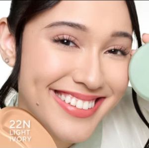 NEW! Wardah Colorfit 5D Blur Cloud Cushion Matte Finish Tahan Lama Hingga 18 Jam dengan SPF 50 PA+ Nano-Hyaluron dan CICA | Menyamarkan Pori dan Tekstur Wajah | Menyatu Dengan Warna Kulit Seharian | Non-Comedogenic dan Non-Acnegenic - High Coverage*