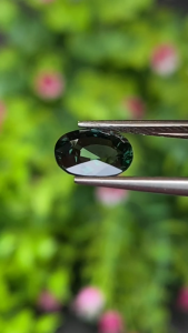 พลอย เขียวส่อง Green Sapphire 1.85 กะรัต (Cts.) เผาเก่า พลอยแท้ อัญมณีมงคลประจําวันเกิด เครื่องประดับพลอย