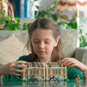 LEGO Harry Potter 76445 Hogwarts Castle: Herbology Class (390 Pieces)