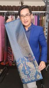 56.ผ้าฝ้าย ผ้าทอทั้งผืน ลายยกดอกนกยุง สีน้ำเงิน