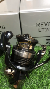 Reel Daiwa Revros HG LT Reel Pancing Spinning Power Handle