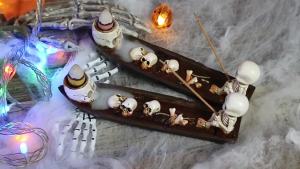 Creative Skull Incense Holder Ghost Incense Stick Tray Resin Boat Decorative Incense Holder for Read Living Room Halloween Decor