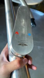 Vòi Rửa Chén Nóng Lạnh inox 304 Phủ Nano Xám Vòi Rửa Chén Có Điều Chỉnh Áp Lực Nước Có Dây Rút Tạo Ra Sự Linh Hoạt Và Tiện Ích Cho Người Dùng.