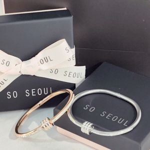 So SEOUL Aurelia Rolling Barrel White Austrian Crystal Middle Screw Clasp Hinged Rose Gold Bangle