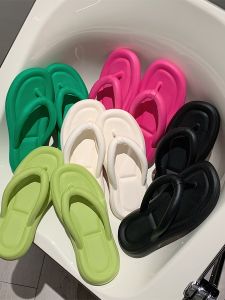 อินเทรนด์ รองเท้าแตะทอง EVA สําหรับผู้หญิง ฤดูร้อน ชายหาดกลางแจ้ง กันลื่น ก้นแบนระงับกลิ่นกายสีบริสุทธิ์ สไตล์ลำลอง รองเท้าเยาวชน