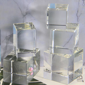 Clear Crystal Cube Paperweight: Exquisite Crystal Crafts Souvenir DIY Glass Blank for Laser Engraving Patterns Inside the Cube