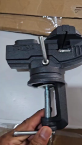 TOTAL ปากกาจับชิ้นงาน แบบหนีบโต๊ะ ขนาดฐาน 60 mm รุ่น THT6126 สินค้าดี ราคาถูกมาก!!!!