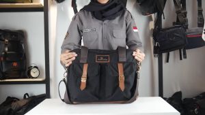 BUSY BROWN |ManNeedMe x URBAN| Tas Selempang Pria Laptop Tas Jinjing
