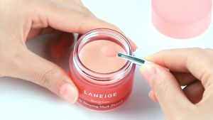 LANEIGE Lip Sleeping Mask Berry 20 gr - Pelembab Bibir Masker Bibir Moisturizing