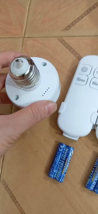 Đui Đèn 2 Remote Điều Khiển Từ Xa E27 Có Hẹn Giờ Tắt Tặng Đế Treo Khoảng Cách 30m