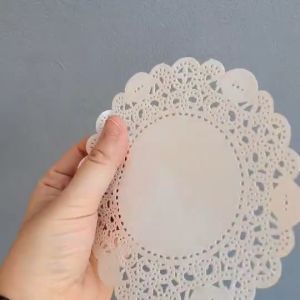 กระดาษดอลลี่ ลูกไม้ ทรงกลม ขนาด 4.5 - 7.5 นิ้ว 150แผ่นแพ็ค ที่รองเค้ก รองก้นถุง อาหาร ขนม ซับน้ำมัน