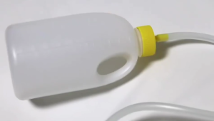 1700ml Man Urine Bottle Bed Pee Bottle Urine Collector For Patient Care With Pipe