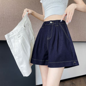 Yimei Quần short denim trắng cho phụ nữ trong mùa hè 2025 mỏng eo cao xếp li rộng bao gồm đáy quần một dòng trở lại eo đàn hồi khe nhỏ quần 4 điểm